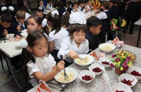 Астананың бастауыш сынып оқушылары тегін аспен қамтылады